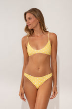 Laden Sie das Bild in den Galerie-Viewer, Model Front: Wednesday In Hawaii By Rio De Sol Set Set Kiko-Lilikoi Hana Sunset