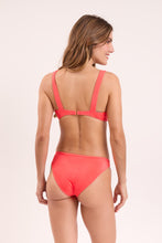 Laden Sie das Bild in den Galerie-Viewer, Model Back: Rio De Sol Set Set Malibu-Folia Amelia Essential-Comfy