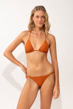 Laden Sie das Bild in den Galerie-Viewer, Model Front: Rio De Sol Oberteil Top Ferrugo Tri-Aya
