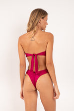 Laden Sie das Bild in den Galerie-Viewer, Model Back: Rio De Sol Oberteil Top Shimmer-Desejo Mavi