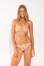 Laden Sie das Bild in den Galerie-Viewer, Model Front: Rio De Sol Oberteil Top Ditsy-Butter Sara
