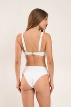 Laden Sie das Bild in den Galerie-Viewer, Model Back: Rio De Sol Oberteil Top Sand-White Chantal
