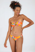 Laden Sie das Bild in den Galerie-Viewer, Model Front: Rio De Sol Unterteil Bottom Orange-Bloom Nice