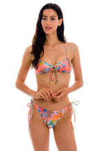 Laden Sie das Bild in den Galerie-Viewer, Model Front: Rio De Sol Oberteil Top Frutti Mila