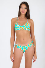Laden Sie das Bild in den Galerie-Viewer, Model Front: Rio De Sol Set Set Dubai Bralette Madrid