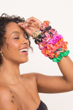 Laden Sie das Bild in den Galerie-Viewer, Image 06: Rio De Sol Haar-Accessoires Love-Trip Scrunchie