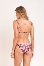 Laden Sie das Bild in den Galerie-Viewer, Model Back: Rio De Sol Set Set Amore-Pink Tri-Fixo Ibiza-Comfy