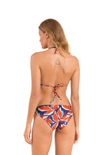 Laden Sie das Bild in den Galerie-Viewer, Model Back: Rio De Sol Set Set Leaves Tri-Inv Essential-Comfy