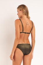 Laden Sie das Bild in den Galerie-Viewer, Model Back: Rio De Sol Set Set Radiante-Black Alba Essential-Comfy