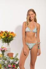 Laden Sie das Bild in den Galerie-Viewer, Model Front: Rio De Sol Oberteil Top Tiny-Garden Frufru
