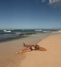 Laden Sie das Bild in den Galerie-Viewer, Image 11: Wednesday In Hawaii By Rio De Sol Badeanzug Lava Surf