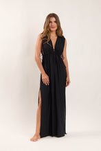 Laden Sie das Bild in den Galerie-Viewer, Model Front: Rio De Sol Strandkleid Black Long Dress Soleil