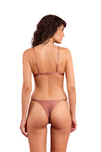Laden Sie das Bild in den Galerie-Viewer, Model Back: Rio De Sol Unterteil Bottom Shimmer-Copper California
