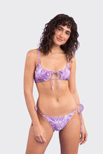 Laden Sie das Bild in den Galerie-Viewer, Model Front: Rio De Sol Unterteil Bottom Trail-Purple Ibiza-Comfy