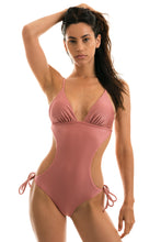 Laden Sie das Bild in den Galerie-Viewer, Model Front: Rio De Sol Badeanzug Callas Trikini