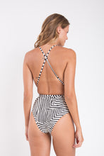 Laden Sie das Bild in den Galerie-Viewer, Model Back: Rio De Sol Badeanzug Collage New Vegas