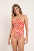 Laden Sie das Bild in den Galerie-Viewer, Model Front: Rio De Sol Badeanzug Floral-Scales Adele