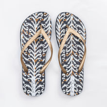 Laden Sie das Bild in den Galerie-Viewer, Product Front: Rio De Sol Flip-Flop Ikat Slim