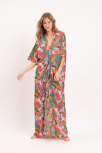 Laden Sie das Bild in den Galerie-Viewer, Model Front: Rio De Sol Strandkleid Jungle Long Dress