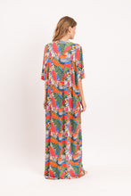 Laden Sie das Bild in den Galerie-Viewer, Model Back: Rio De Sol Strandkleid Jungle Long Dress