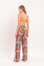 Laden Sie das Bild in den Galerie-Viewer, Model Back: Rio De Sol Strandhosen Jungle Wide Pants