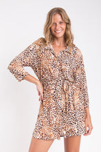 Laden Sie das Bild in den Galerie-Viewer, Gallery: Rio De Sol Hemdblusenkleid Leopard Chemise