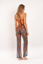 Laden Sie das Bild in den Galerie-Viewer, Model Back: Rio De Sol Strandhosen Luma Pants Lana