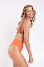 Laden Sie das Bild in den Galerie-Viewer, Image 10: Rio De Sol Set Set Bouquet Bliss Hotpants