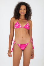 Laden Sie das Bild in den Galerie-Viewer, Model Front: Rio De Sol Oberteil Top Pink-Palms Frufru