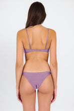 Laden Sie das Bild in den Galerie-Viewer, Model Back: Rio De Sol Oberteil Top Shimmer-Harmonia Bandeau-Knot