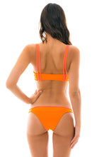 Laden Sie das Bild in den Galerie-Viewer, Model Back: Rio De Sol Unterteil Bottom Duo Orange
