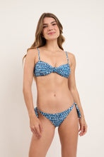 Laden Sie das Bild in den Galerie-Viewer, Model Front: Rio De Sol Oberteil Top Chuva Bandeau-Joy
