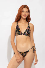 Laden Sie das Bild in den Galerie-Viewer, Model Front: Rio De Sol Oberteil Top Flora Alba
