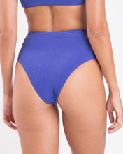 Laden Sie das Bild in den Galerie-Viewer, Image 05: Rio De Sol Unterteil Bottom Malibu-Indigo Highwaist-Spin
