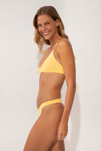 Laden Sie das Bild in den Galerie-Viewer, Image 03: Wednesday In Hawaii By Rio De Sol Set Set Lilikoi Hana Sunset

