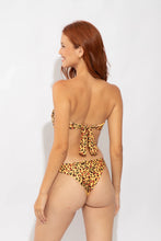 Laden Sie das Bild in den Galerie-Viewer, Model Back: Rio De Sol Unterteil Bottom Yellow-Feline Essential

