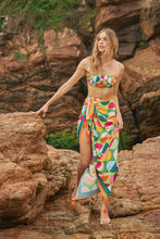 Laden Sie das Bild in den Galerie-Viewer, Image 11: Rio De Sol Set Set Garden-City Bandeau-Reto Hotpant-Cos
