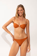 Laden Sie das Bild in den Galerie-Viewer, Model Front: Rio De Sol Unterteil Bottom Ferrugo Leblon
