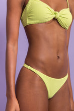 Laden Sie das Bild in den Galerie-Viewer, Image 09: Rio De Sol Set Set Bora-Citrus Bandeau-Joy Leblon-Fio
