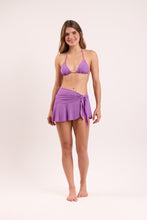 Laden Sie das Bild in den Galerie-Viewer, Model Front: Rio De Sol Strandrock Bio-Floreira Mini Skirt
