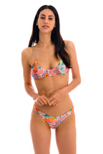 Laden Sie das Bild in den Galerie-Viewer, Model Front: Rio De Sol Unterteil Bottom Frutti Essential
