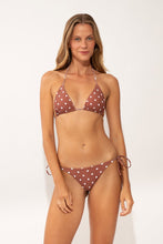 Laden Sie das Bild in den Galerie-Viewer, Model Front: Wednesday In Hawaii By Rio De Sol Oberteil Top Kiko-Coco Kauai
