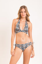 Laden Sie das Bild in den Galerie-Viewer, Model Front: Rio De Sol Oberteil Top Ikat Kate
