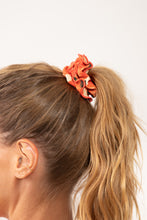 Laden Sie das Bild in den Galerie-Viewer, Gallery: Rio De Sol Haar-Accessoires Maracai Scrunchie
