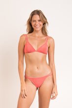Laden Sie das Bild in den Galerie-Viewer, Model Front: Rio De Sol Oberteil Top Malibu-Nina Tri-Duo
