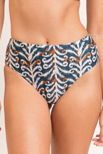 Laden Sie das Bild in den Galerie-Viewer, Gallery: Rio De Sol Unterteil Bottom Ikat Hotpants
