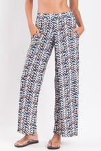 Laden Sie das Bild in den Galerie-Viewer, Gallery: Rio De Sol Strandhosen Ikat Wide Pants
