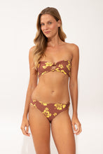 Laden Sie das Bild in den Galerie-Viewer, Model Front: Wednesday In Hawaii By Rio De Sol Oberteil Top Pua-Coco-Lilikoi Lani
