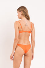 Laden Sie das Bild in den Galerie-Viewer, Model Back: Rio De Sol Set Set Dende Bandeau-Crispy Cheeky-Crispy
