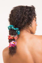 Laden Sie das Bild in den Galerie-Viewer, Image 03: Rio De Sol Haar-Accessoires Rain Scrunchie
